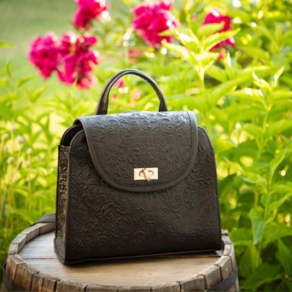 Hand carved genuine leather backpack - Picture 13 of 13